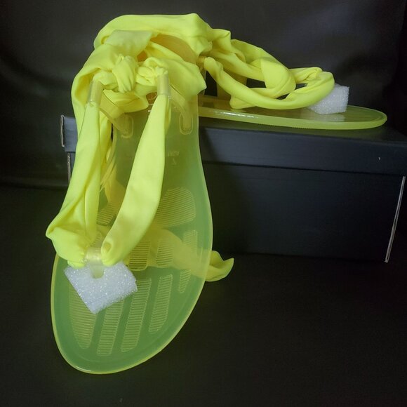 Liliana womens Flat Sandals Neon Yellow Color flat strappy Size 9 New with box - Picture 7 of 13